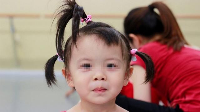 小朋友|熊孩子扯断别人项链,得知价格不菲!宝妈:我只赔五百块钱