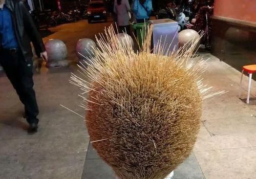 鸭肠都|老板希望你多拿的烧烤食物,越拿多越开心,你以后还买吗