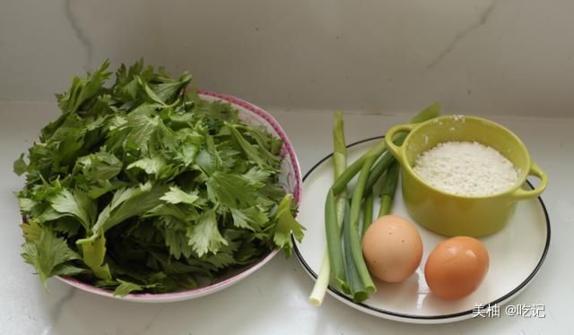  好吃|以后这种蔬菜叶子不要再扔了，用来煎饼，营养高，比鸡蛋饼好吃