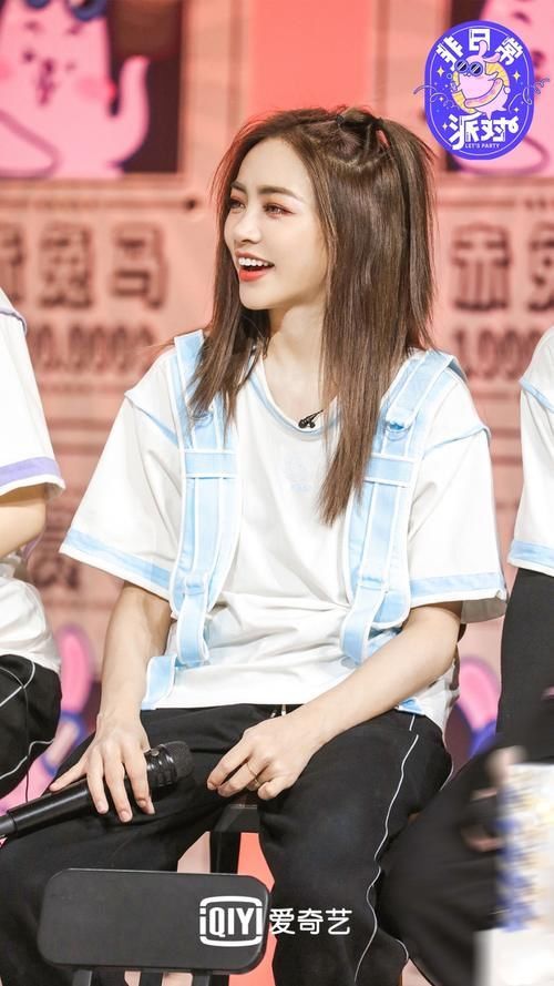  谢可寅|THE9迷惑行为大赏 刘雨昕尝试网兜套头谢可寅解锁倒骑牛