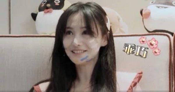  卸妆|郑爽被导演抹一脸牙膏，无奈现场卸妆，看清素颜：这是28岁脸？