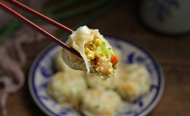 发酵|不揉面不发酵,用饺子皮做水煎包,皮薄馅大倍儿鲜美,当早餐正好