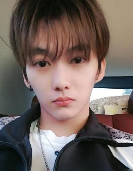 租金|陈浩民难扛14万豪宅租金，带4子女搬回旧屋，老婆也直播讨生活