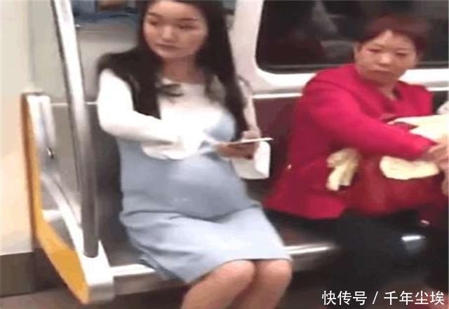 衣服|女子坐地铁为了占座，腹中塞衣服假扮孕妇，旁边大妈的表情亮了