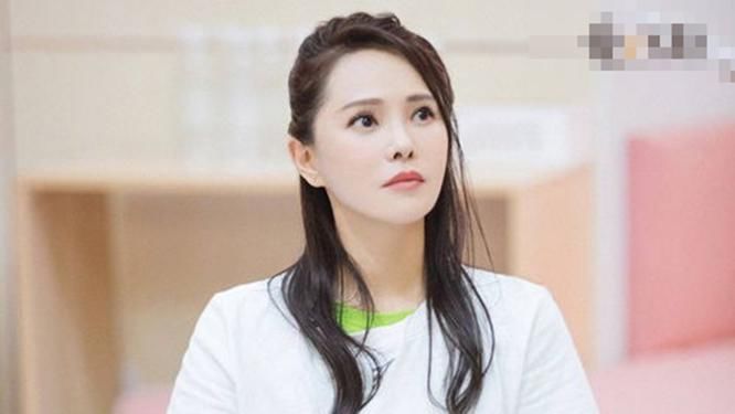  姐姐|《浪姐》最让人不满的，不是掉扇子的金莎，而是全程划水的伊能静