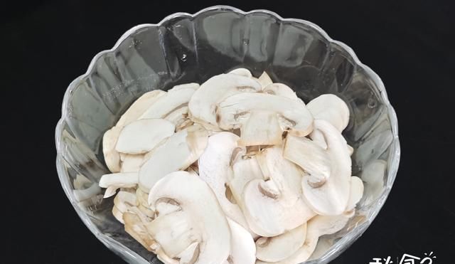 筋道|“手擀面”怎么做才能爽滑、筋道、有嚼劲?方法、配料,都在这里