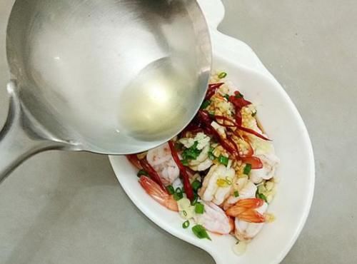  清洗干净之|七月还在做油焖大虾？不如将虾这样做，营养美味，鲜嫩可口