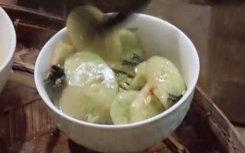  向往|《向往4》黄磊做紫苏炒黄瓜，看清无滤镜下镜头，网友：送我都不吃！