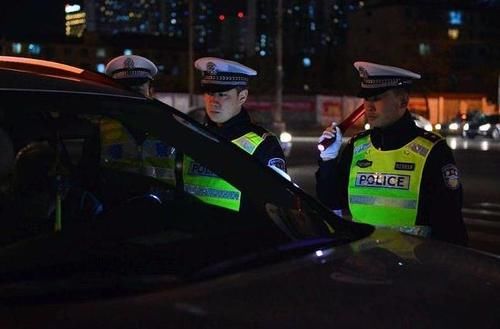 开车|酒后叫代驾却被扣12分，车主无奈：方向盘都没碰，也算酒驾？