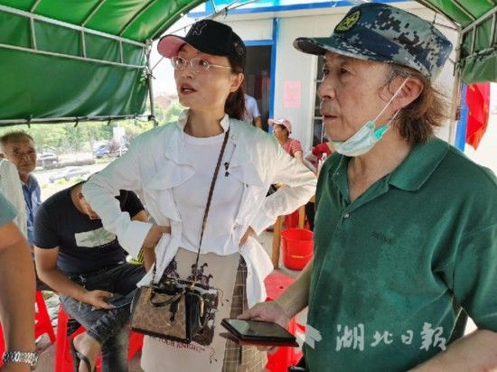 全媒|洪水不退，决不松劲！湖北日报全媒记者奋战在一线