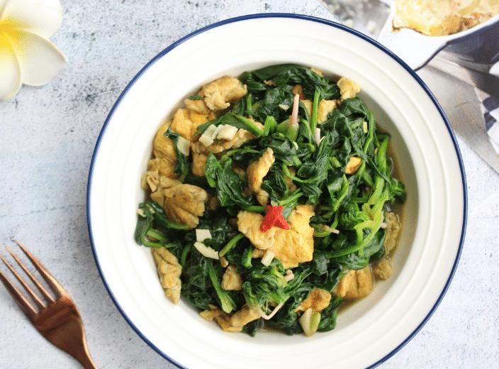 菠菜|秋季,鸡蛋和菠菜是绝配,每天炒一盘,简单易学,补钙又补脑