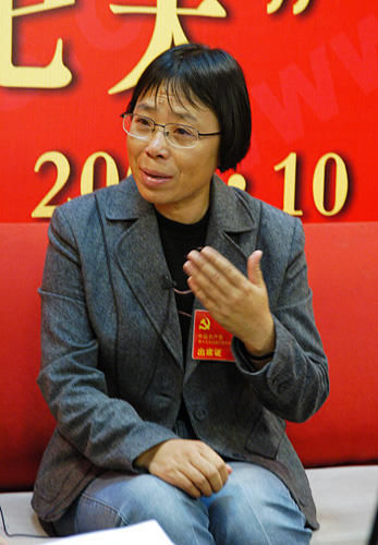  校长|突然成网红的女高校长张桂梅：我对孩子“狠”，只为她们突破成长的坚冰