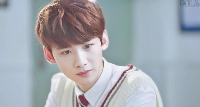 丁禹兮|10位男星穿校服!《以家人之名》宋威龙、罗云熙、丁禹兮都是顶级校园男神