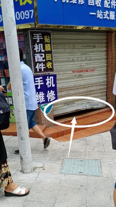 手机店|门都遭撬烂了!昨晚达城偷儿出没,好多门市遭起...
