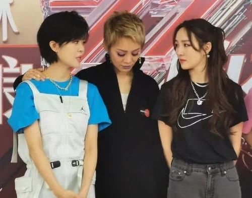  成团|《浪姐》成团爆冷门，张含韵蓝盈莹陪跑，王霏霏是观众的意难平