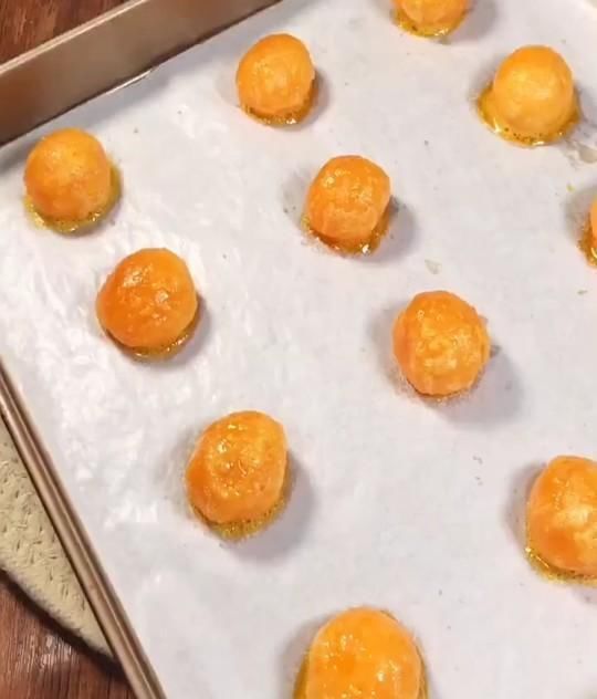 香甜|广式莲蓉蛋黄月饼详细做法,无任何添加剂,香甜回油不开裂