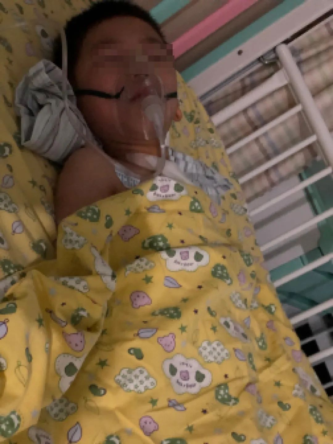  咬住|6岁男孩小区内被狗一口咬住喉咙……事发大连