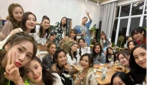  芒果|芒果自断双臂？二公淘汰了亲闺女，路人透露另一个也难逃被踢名单