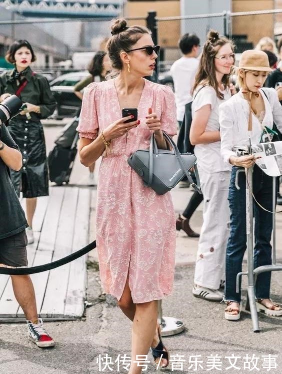 懒人|最近流行的“懒人裙”,很适合三四十岁的女人,照着穿减龄显高级