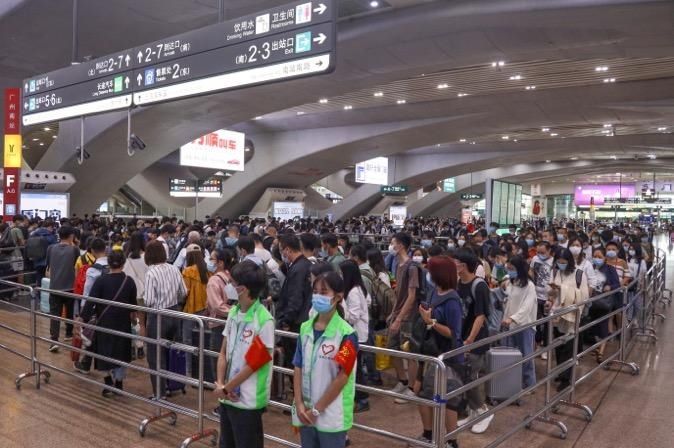 开往|南站返程最高客流预计在8日,7日加开往深圳等方向夜间高铁