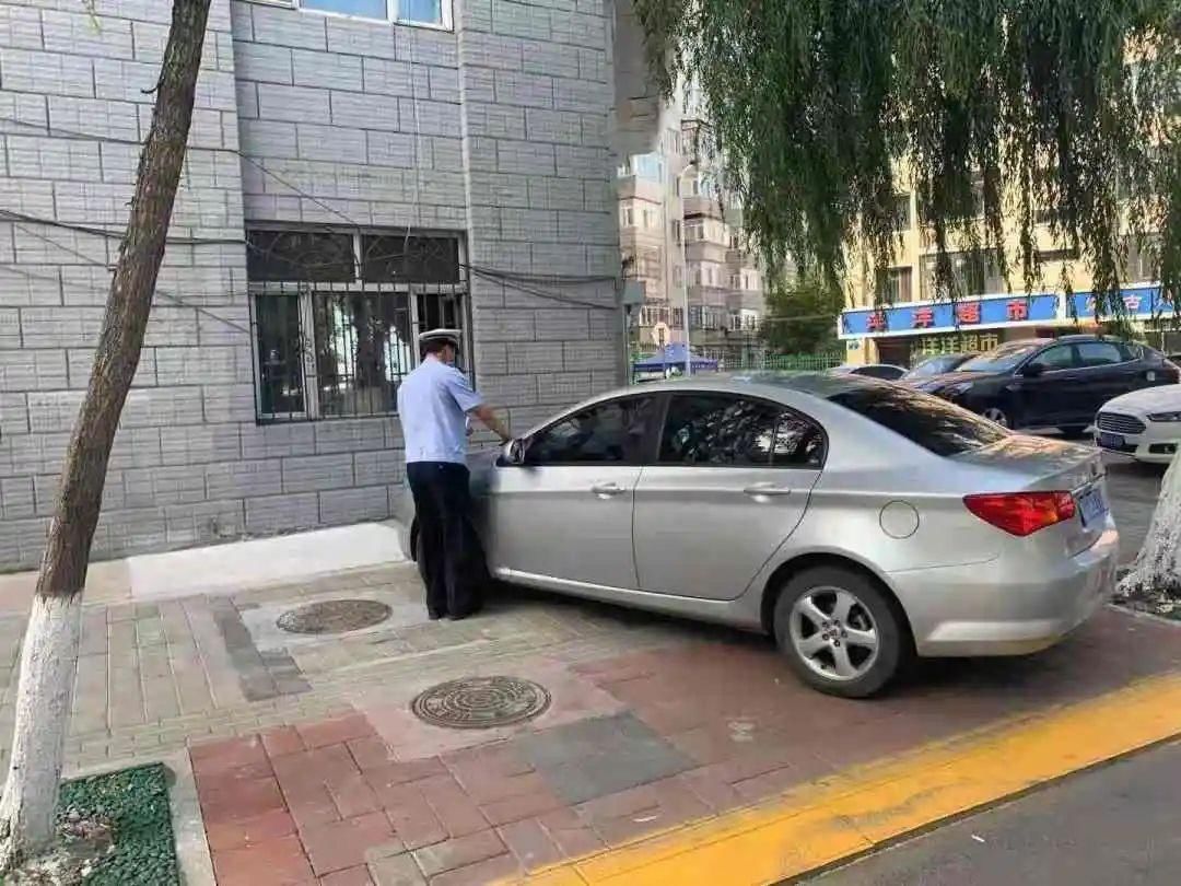 公告|公告丨交警部门加大滨江路违法停车查处力度