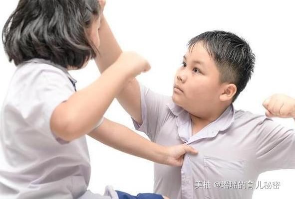  吃饭|宝宝不吃饭怎么办？奶奶一招解决，网友：真是硬核奶奶