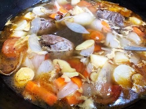  切了才炖|炖牛腱子肉用对料才入味，肉质紧嫩不干不柴，老人30多年的经验