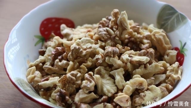 做法|南瓜加1碗核桃,新做法太香,补脑易消化,孩子隔三差五吵着要吃