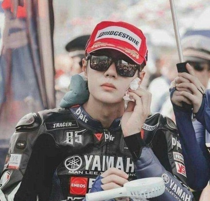 粉丝们|王一博这次差点“凉凉”,不是因为摔车,还好没肖战那么糊涂