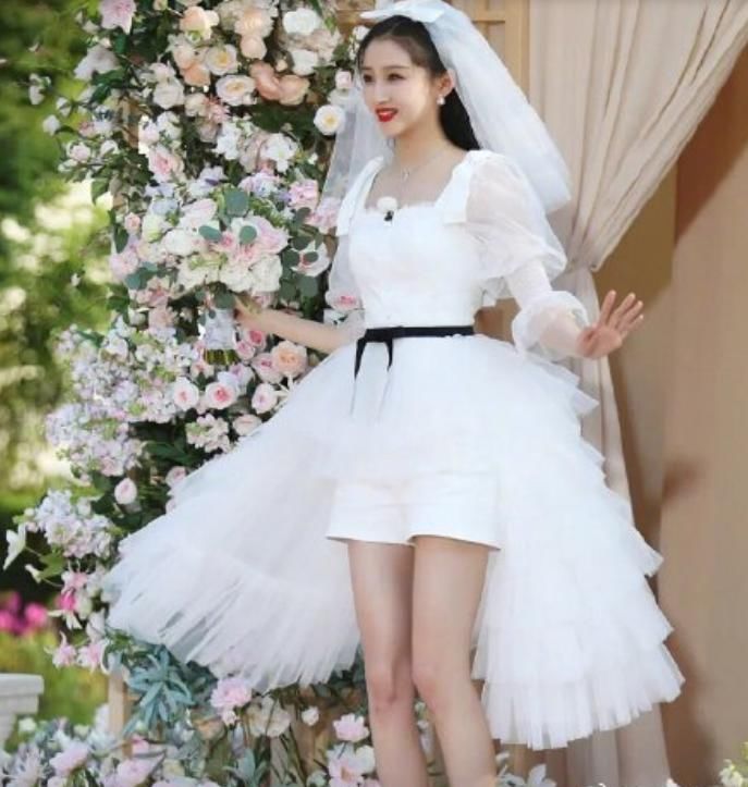  演技|关晓彤新剧演技炸裂，但婚纱造型被嘲膀大腰圆