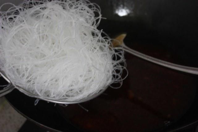  蚂蚁|大厨教你1分钟做蚂蚁上树，好吃到停不下来，超级过瘾