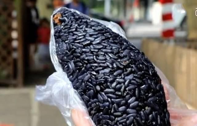 大娘|大娘凌晨3点开门卖“它”,4点开始排队,5元一份,7个人忙不过来