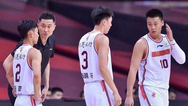  杜锋|近两场18中3＋8次失误，赵睿状态不佳，杜锋下场会重用徐杰吗？