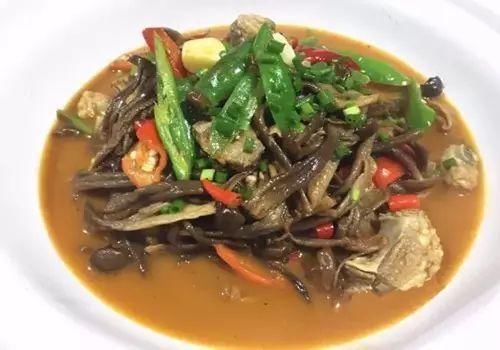  东北|东安仔鸡、东北大拉皮、鹿茸菌焖排骨、外婆菜烧凤爪几道家常做法