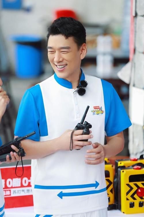  哥哥|元气满满的哥哥，居然被胡军和舅舅圈粉了