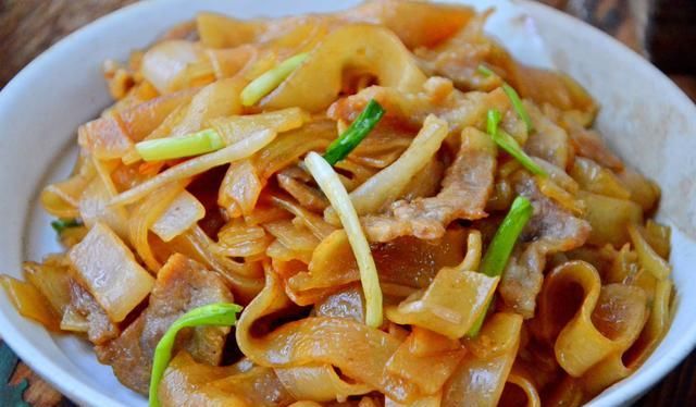 锅中放入|开学季十款懒人必备早餐，每天换着花样做，简单省事十分钟准上桌