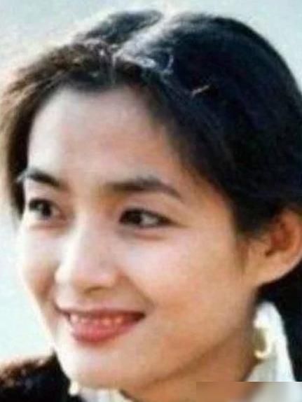 病痛|她隐瞒家人受病痛折磨9年,43岁因癌症去世,葬礼上许晴悲痛不已