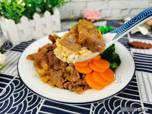 实惠|外卖30元1份的肥牛饭,肉少又贵,在家自己做,简单好吃又实惠