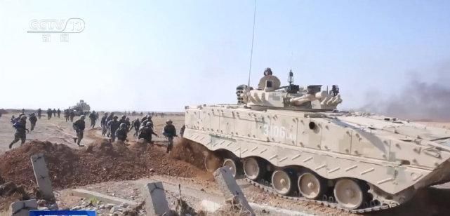  装备|跨越-2020青铜峡A演习震撼画面，战车塞满山谷，红军又打输了