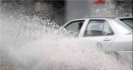 驾车|暴雨来袭，驾车注意这些事项！