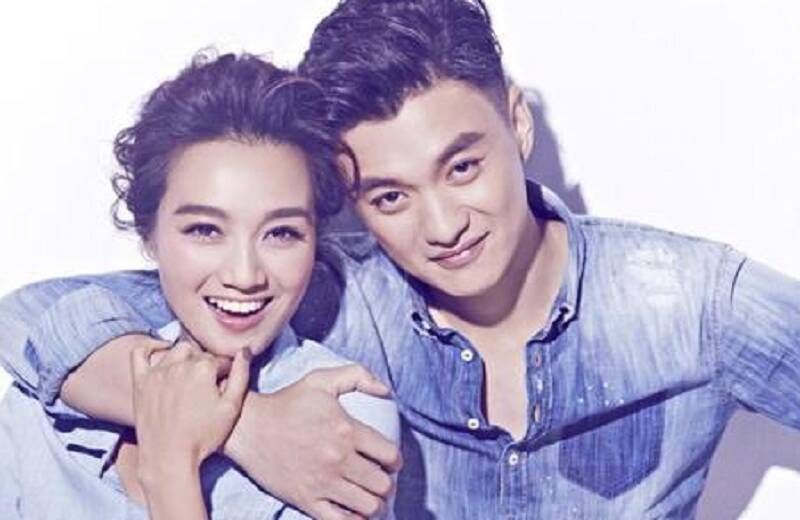  老公|朱丹二胎来临，老公周一围手戴婚戒晒幸福