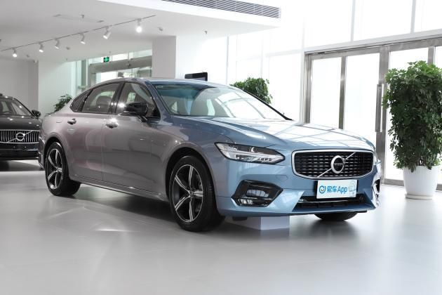  HS7|谁说年薪30万不能买？ 沃尔沃S90 vs 红旗HS7