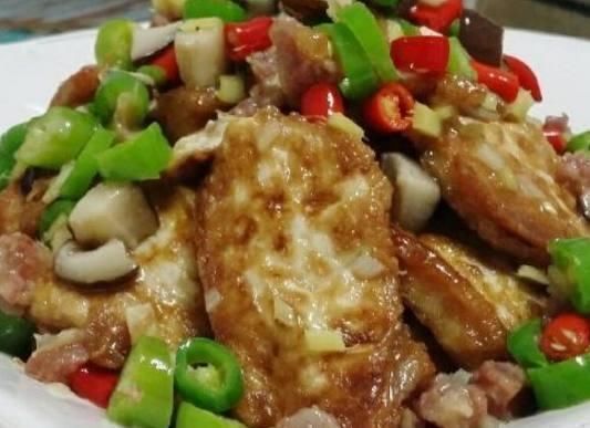 倒入|肥牛金针菇,熘肥肠,煎烧蛋豆腐,浇汁豆腐的做法