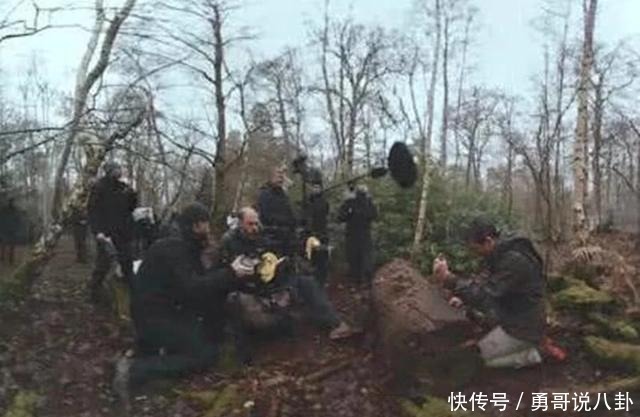 荒野|被欺骗了14年!贝爷《荒野求生》拍摄现场曝光,网友在逗我玩