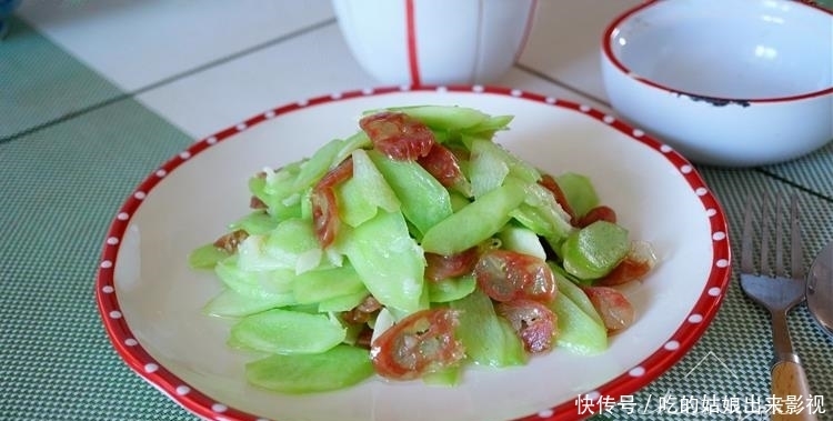 腊肠|三伏天,遇到这菜我从不还价,碰运气才能买到,脆嫩爽口特营养