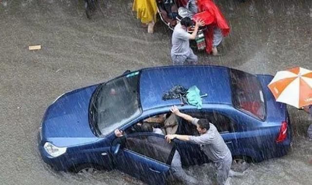 积水|多地暴雨，车辆涉水行驶如何保证安全？