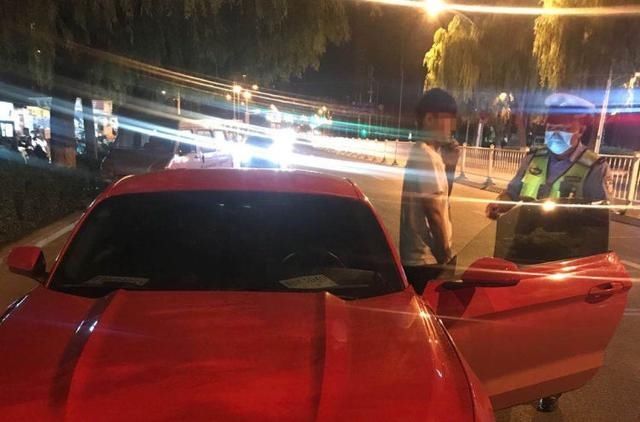  没面子|青岛男子为面子租车“炸街”被交警逮个正着 网友：彻底没面子了