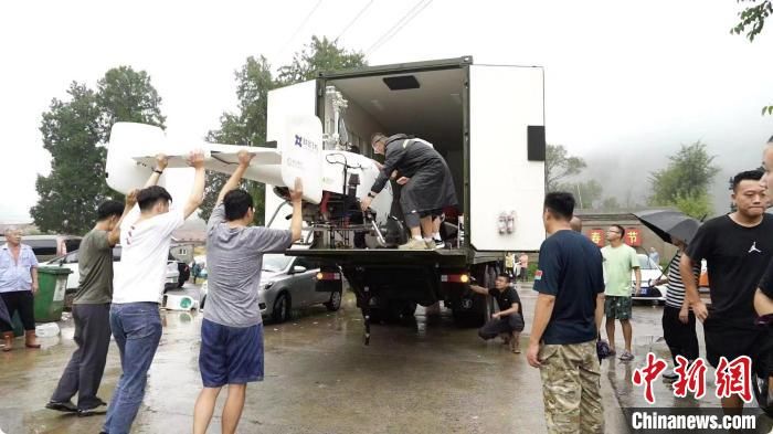 无人机搭建通讯“生命线” 联合飞机奔赴京津冀多地防汛救灾