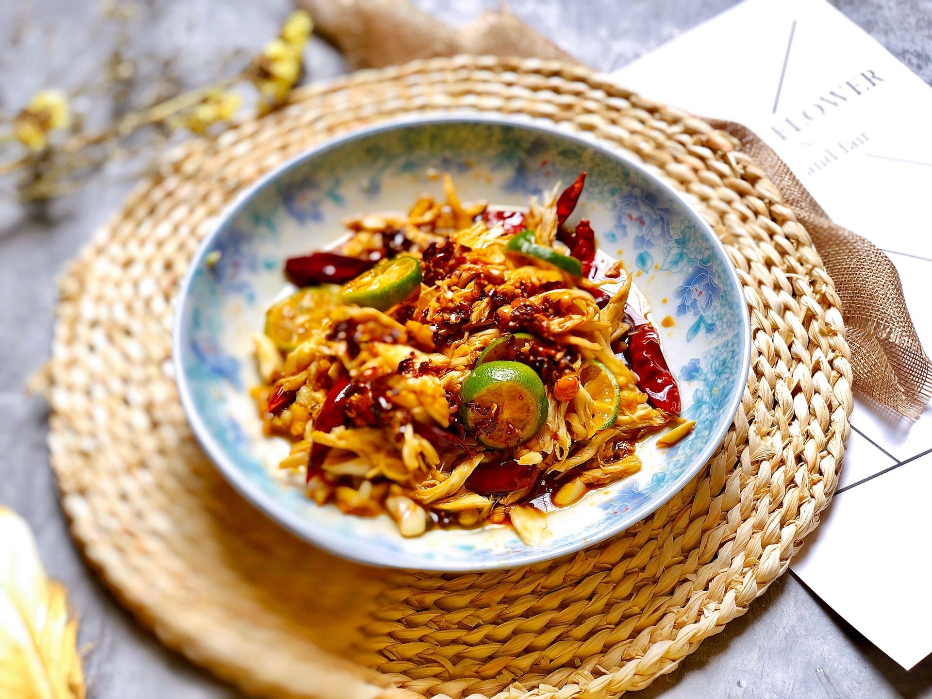 凉拌|【麻辣凉拌鸡丝】的做法+配方，低脂美味又清爽解馋的凉拌菜