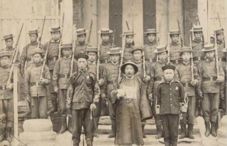 晚晴|晚晴最复杂的恶霸,爱做慈善却滥杀无辜,做了一件丧心病狂的坏事